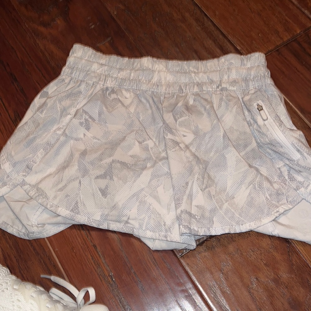 lululemon shorts size 6